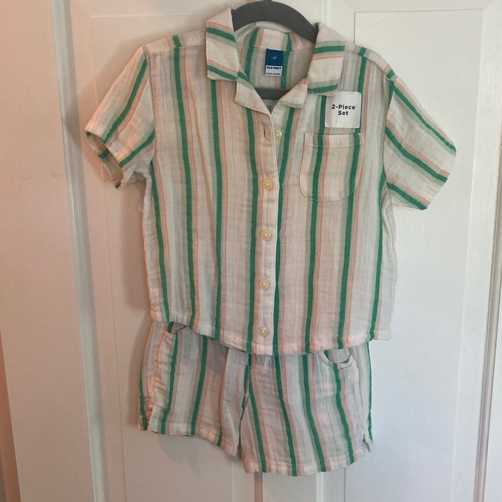 Old Navy 5T Green and Beige Striped Set, NWT